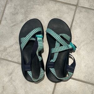 Women’s chacos size 8